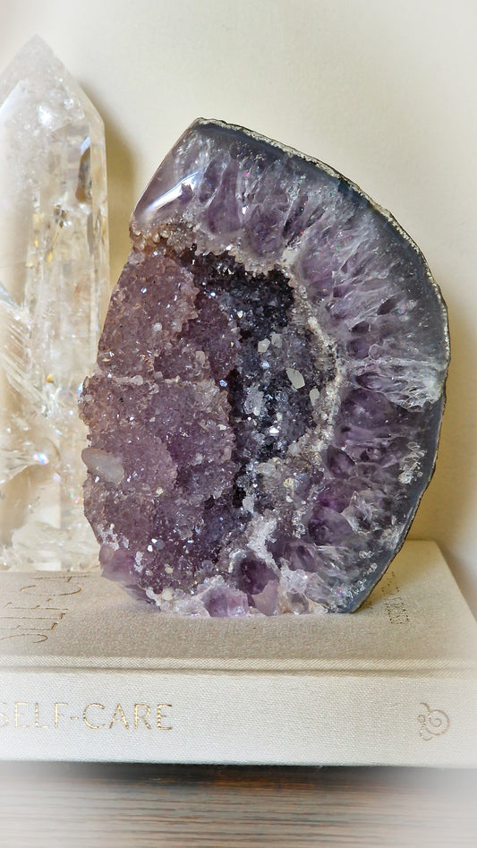 Statement Sugar Amethyst with calcite